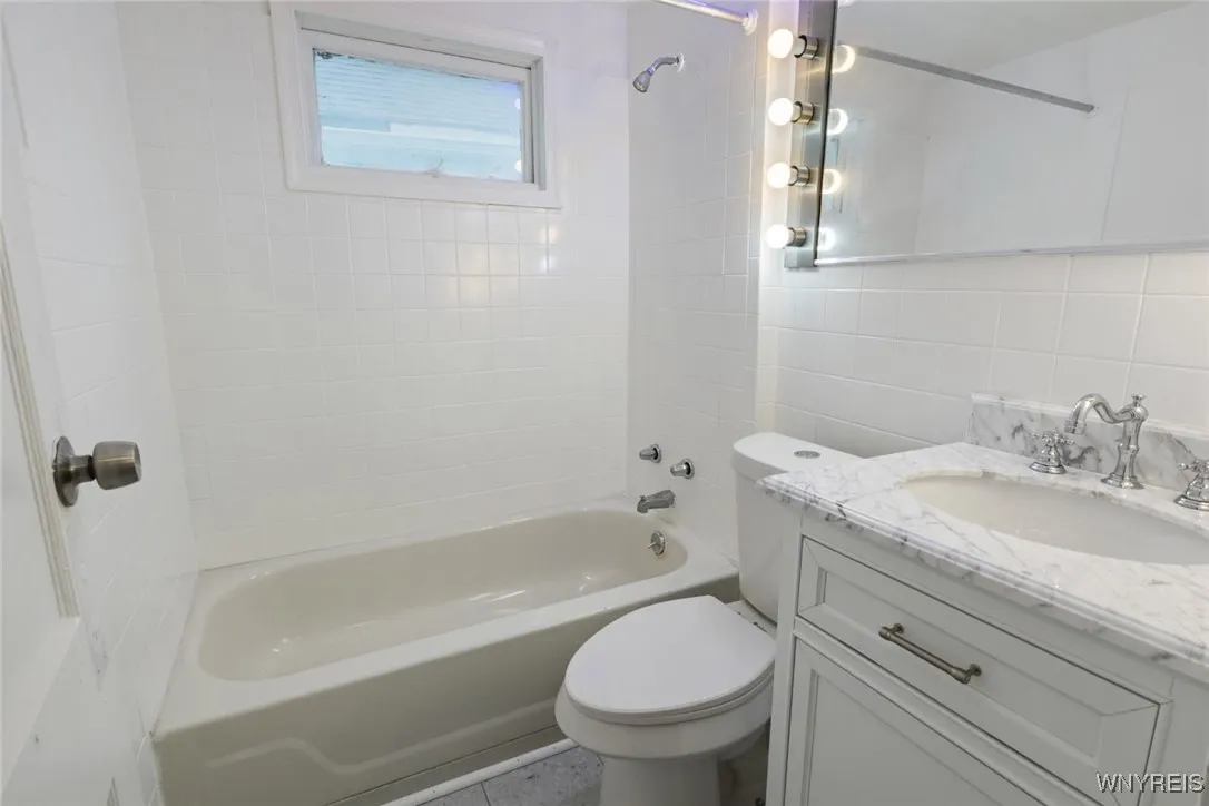327 Mystic Street, Buffalo, New York 14220, Buffalo, New York 14220, 4 Bedrooms Bedrooms, ,2 BathroomsBathrooms,Residential,Closed,327 Mystic Street, Buffalo, New York 14220,0,B1603757