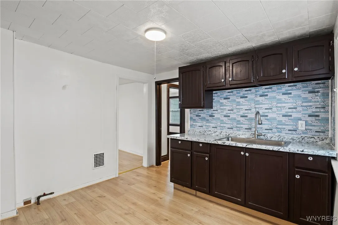 327 Mystic Street, Buffalo, New York 14220, Buffalo, New York 14220, 4 Bedrooms Bedrooms, ,2 BathroomsBathrooms,Residential,Closed,327 Mystic Street, Buffalo, New York 14220,0,B1603757