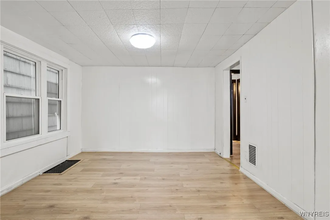 327 Mystic Street, Buffalo, New York 14220, Buffalo, New York 14220, 4 Bedrooms Bedrooms, ,2 BathroomsBathrooms,Residential,Closed,327 Mystic Street, Buffalo, New York 14220,0,B1603757