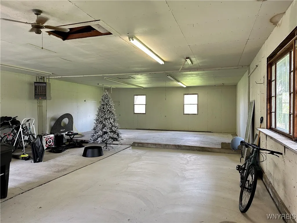 TONS of space to have a workshop