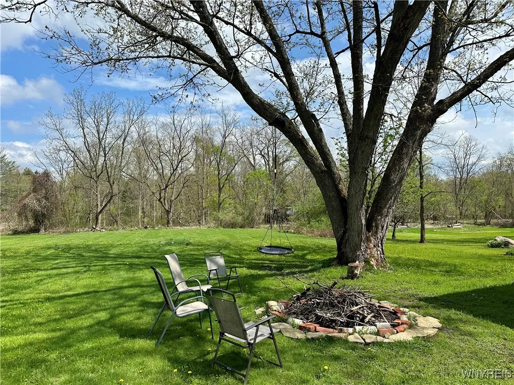 Private backyard with no rear neighbors