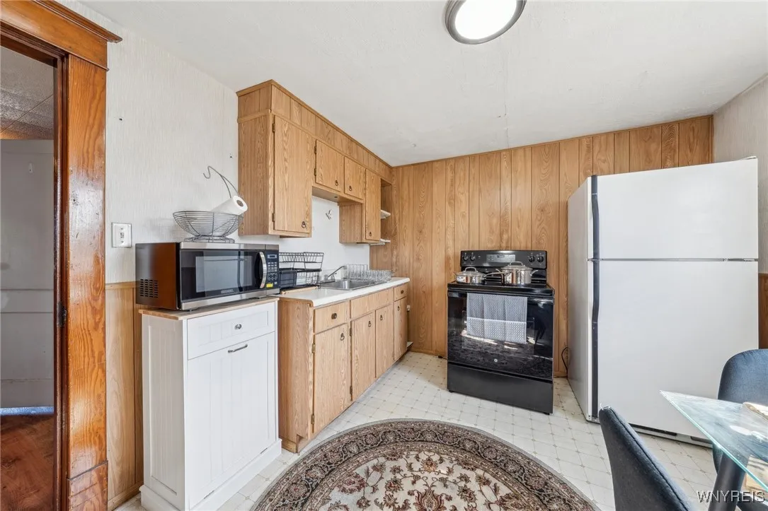 344 Niagara Falls Boulevard, Tonawanda-town, New Y, Tonawanda, New York 14223, 6 Bedrooms Bedrooms, ,2 BathroomsBathrooms,Residential,Closed,344 Niagara Falls Boulevard, Tonawanda-town, New Y,B1604084