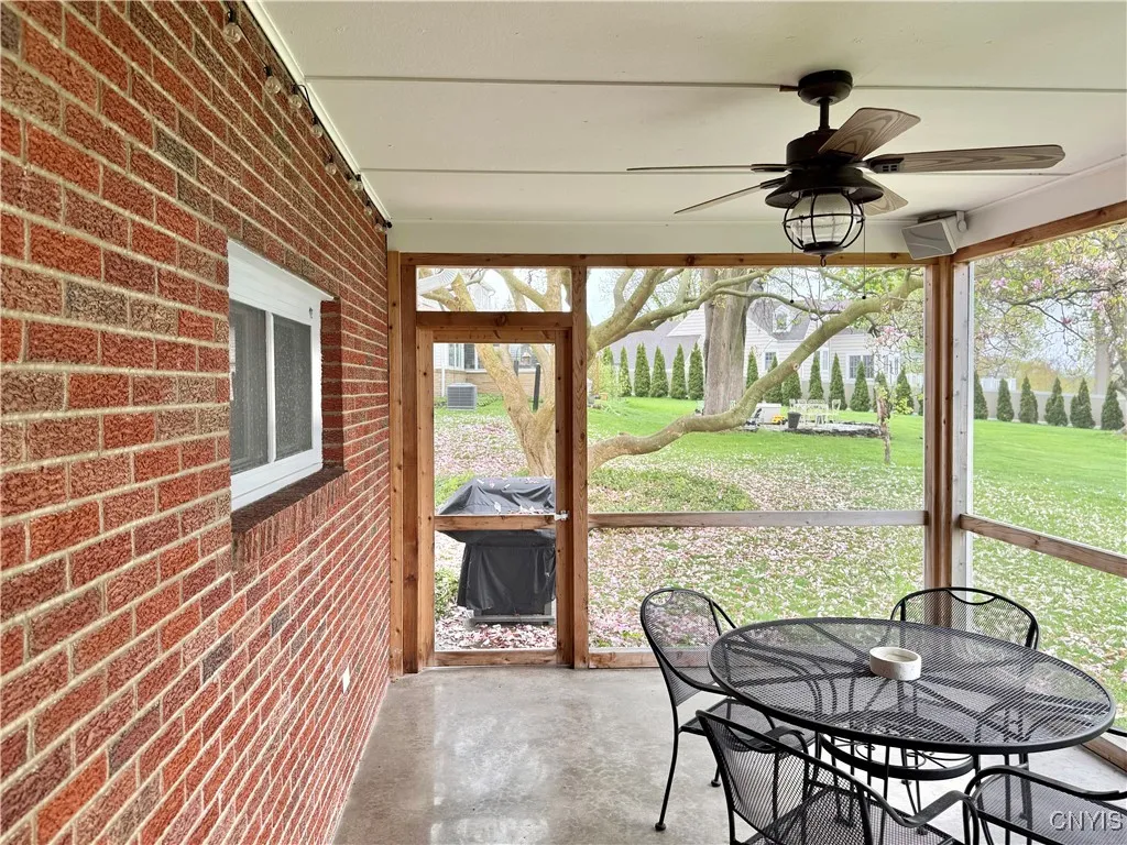 103 Hiawatha, Salina, New York 13088, Salina, New York 13088, 3 Bedrooms Bedrooms, 5 Rooms Rooms,2 BathroomsBathrooms,Residential,Closed,103 Hiawatha, Salina, New York 13088,0,S1602590
