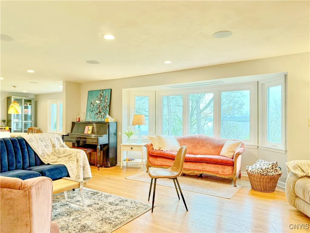 103 Hiawatha, Salina, New York 13088, Salina, New York 13088, 3 Bedrooms Bedrooms, 5 Rooms Rooms,2 BathroomsBathrooms,Residential,Closed,103 Hiawatha, Salina, New York 13088,0,S1602590