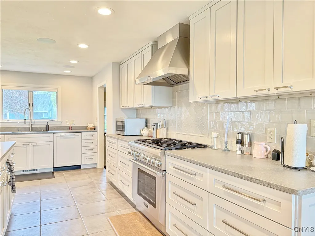 103 Hiawatha, Salina, New York 13088, Salina, New York 13088, 3 Bedrooms Bedrooms, 5 Rooms Rooms,2 BathroomsBathrooms,Residential,Closed,103 Hiawatha, Salina, New York 13088,0,S1602590