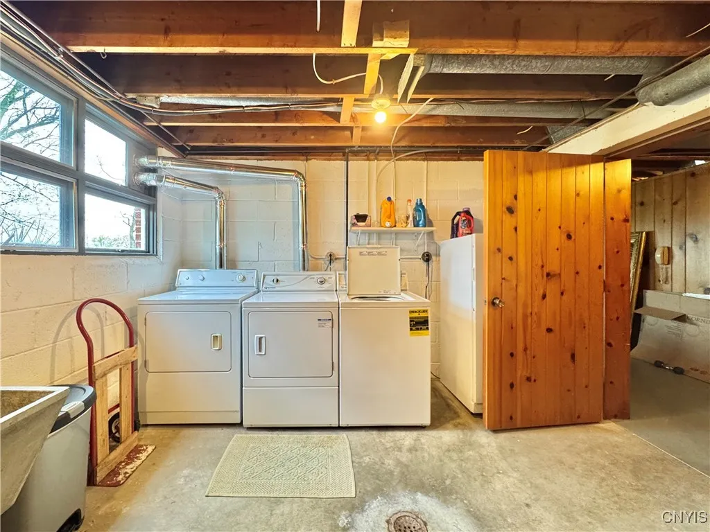 103 Hiawatha, Salina, New York 13088, Salina, New York 13088, 3 Bedrooms Bedrooms, 5 Rooms Rooms,2 BathroomsBathrooms,Residential,Closed,103 Hiawatha, Salina, New York 13088,0,S1602590