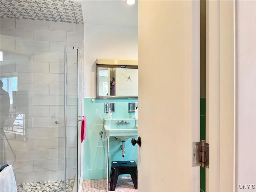 103 Hiawatha, Salina, New York 13088, Salina, New York 13088, 3 Bedrooms Bedrooms, 5 Rooms Rooms,2 BathroomsBathrooms,Residential,Closed,103 Hiawatha, Salina, New York 13088,0,S1602590