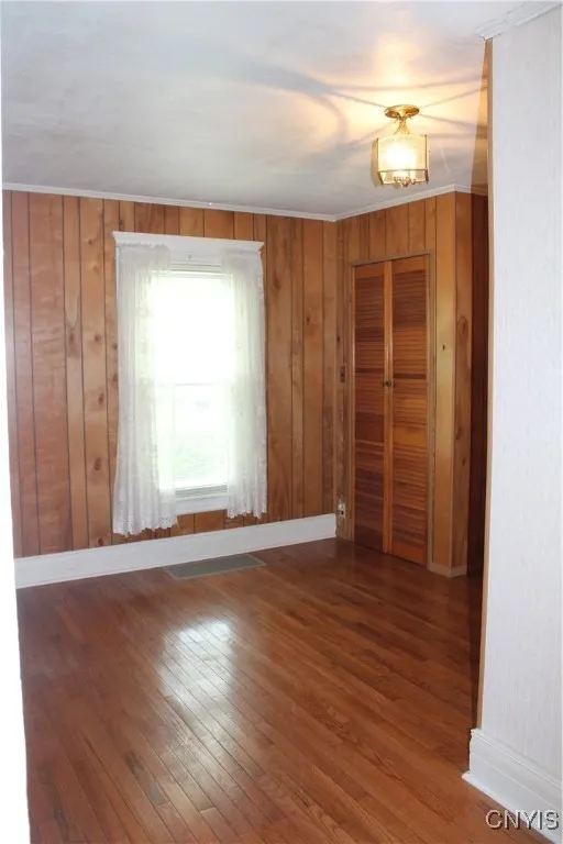 Den/bedroom.IMAGE