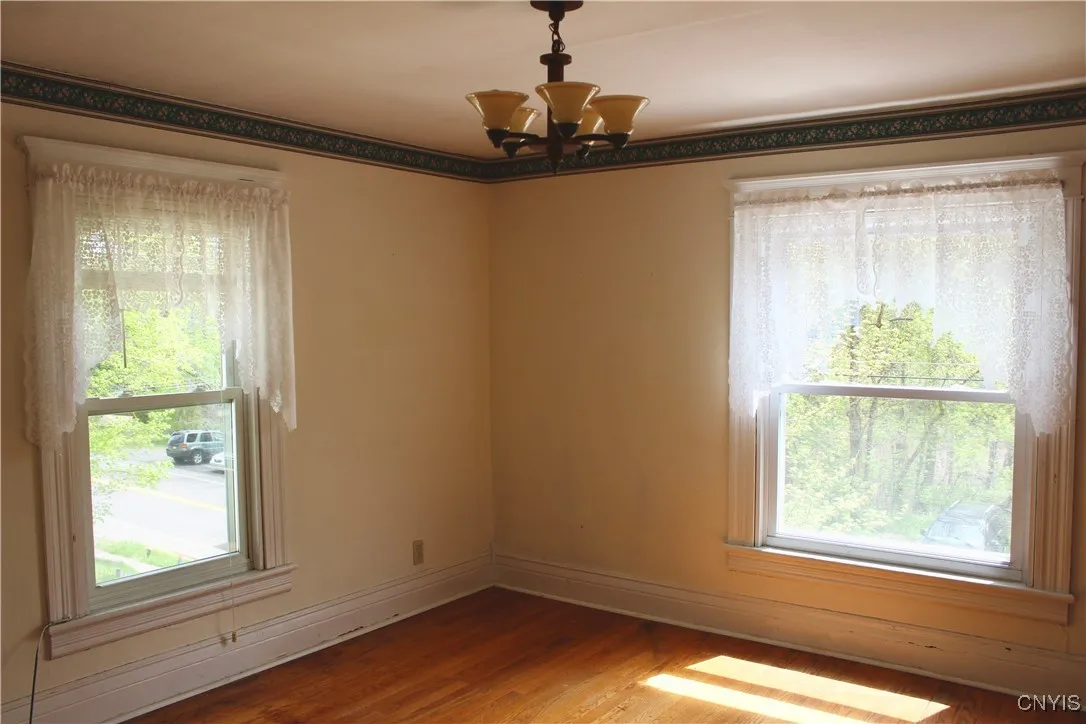 Another large bedroom (2)