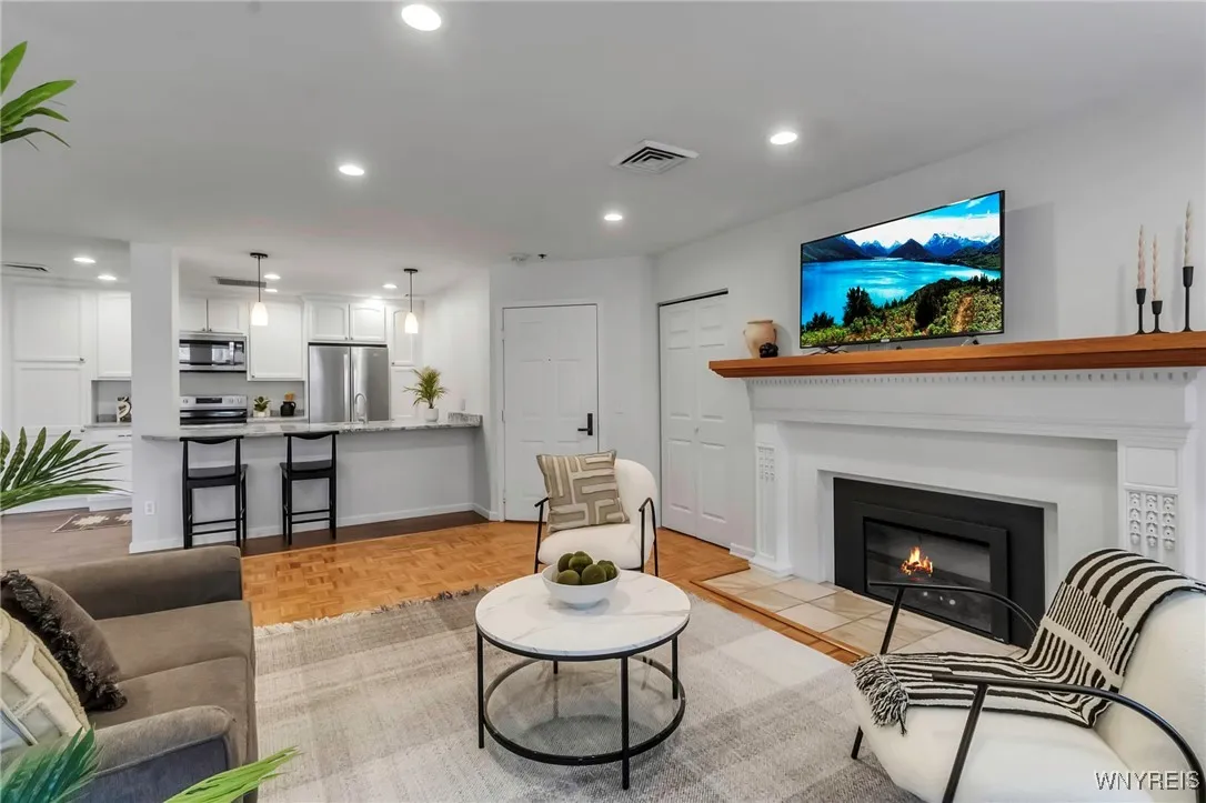 900 Delaware Avenue 101, Buffalo, New York 14209, Buffalo, New York 14209, 2 Bedrooms Bedrooms, 7 Rooms Rooms,1 BathroomBathrooms,Residential,Closed,900 Delaware Avenue 101, Buffalo, New York 14209,0,B1604156
