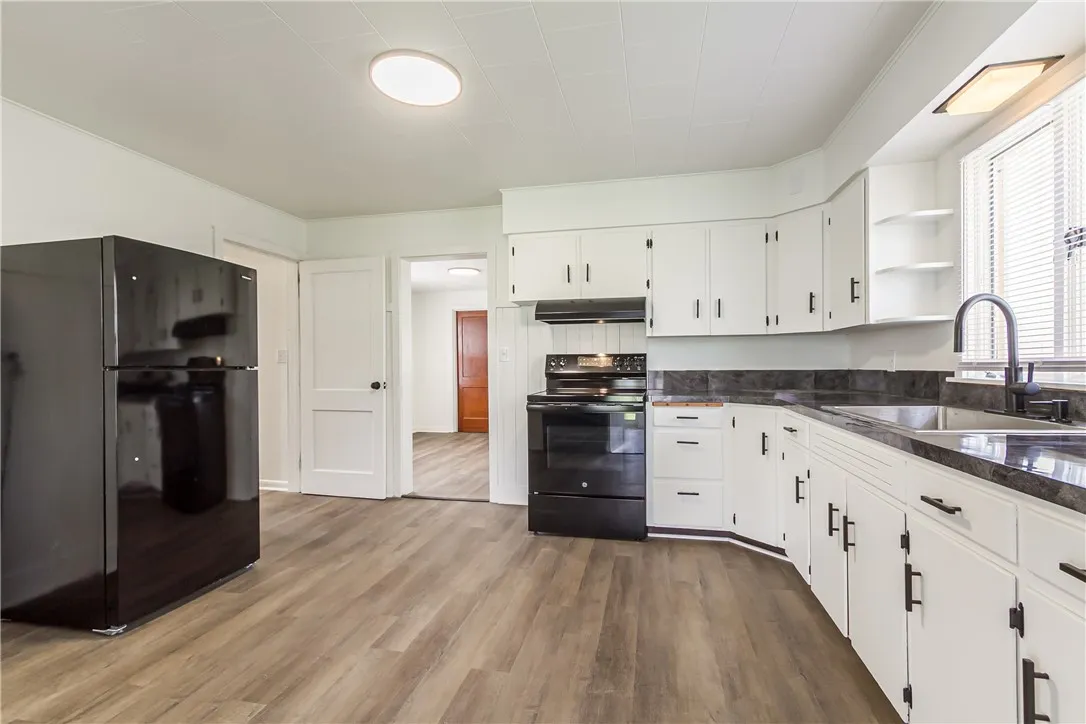 20 Swift Street, Waterloo, New York 13165, Waterloo, New York 13165, 4 Bedrooms Bedrooms, 6 Rooms Rooms,2 BathroomsBathrooms,Residential,Closed,20 Swift Street, Waterloo, New York 13165,0,R1604201