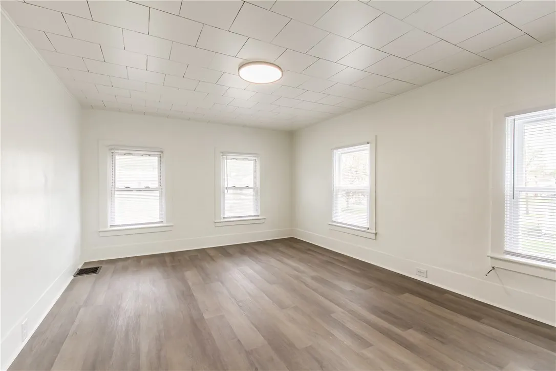 20 Swift Street, Waterloo, New York 13165, Waterloo, New York 13165, 4 Bedrooms Bedrooms, 6 Rooms Rooms,2 BathroomsBathrooms,Residential,Closed,20 Swift Street, Waterloo, New York 13165,0,R1604201