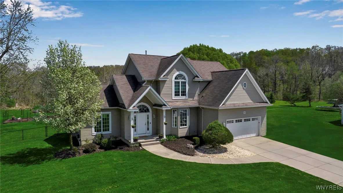 5245 Goodrich Road, Clarence, New York 14031, Clarence, New York 14031, 4 Bedrooms Bedrooms, 9 Rooms Rooms,2 BathroomsBathrooms,Residential,Closed,5245 Goodrich Road, Clarence, New York 14031,0,B1604371