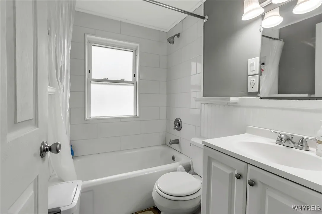 365 Washington Avenue, Tonawanda-town, New York 14, Tonawanda, New York 14217, 4 Bedrooms Bedrooms, ,2 BathroomsBathrooms,Residential,Closed,365 Washington Avenue, Tonawanda-town, New York 14,0,B1604478