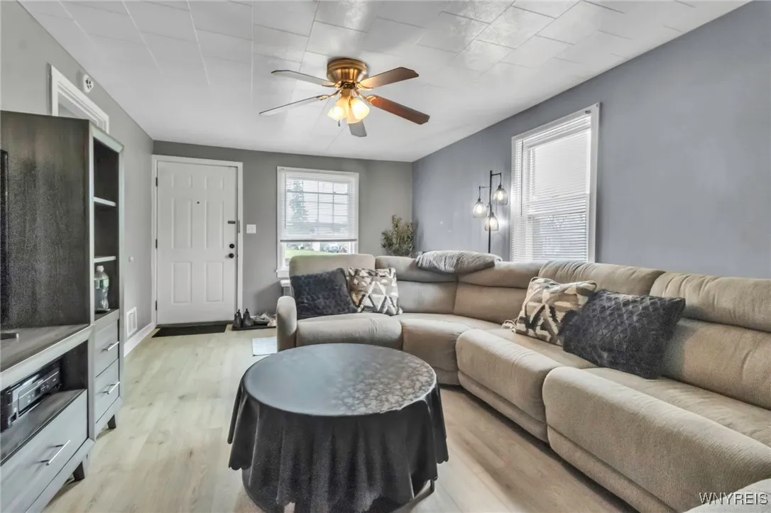 365 Washington Avenue, Tonawanda-town, New York 14, Tonawanda, New York 14217, 4 Bedrooms Bedrooms, ,2 BathroomsBathrooms,Residential,Closed,365 Washington Avenue, Tonawanda-town, New York 14,0,B1604478