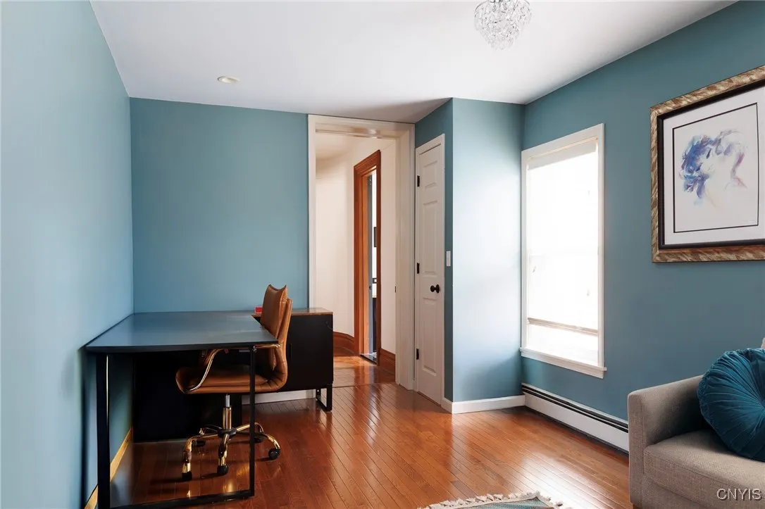 primary bedroom sitting room