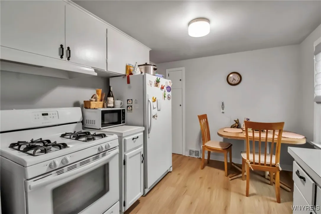 160 Bielak Road, Orchard Park, New York 14127, Orchard Park, New York 14127, 3 Bedrooms Bedrooms, 7 Rooms Rooms,1 BathroomBathrooms,Residential,Closed,160 Bielak Road, Orchard Park, New York 14127,B1604585