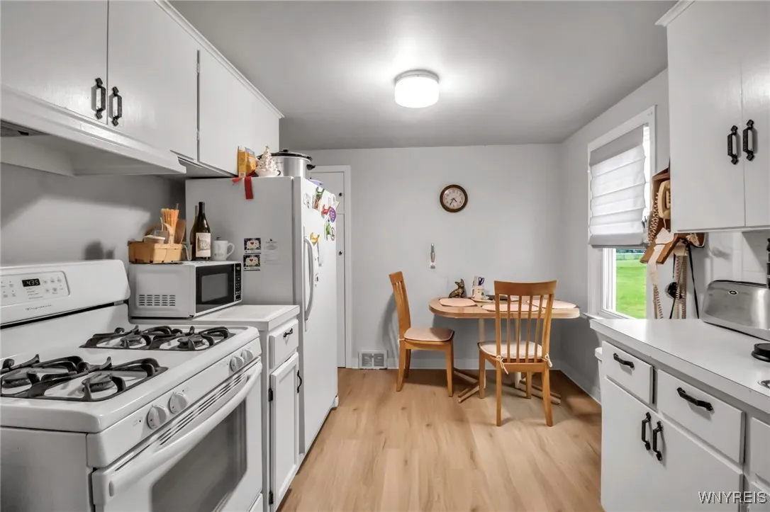 160 Bielak Road, Orchard Park, New York 14127, Orchard Park, New York 14127, 3 Bedrooms Bedrooms, 7 Rooms Rooms,1 BathroomBathrooms,Residential,Closed,160 Bielak Road, Orchard Park, New York 14127,B1604585