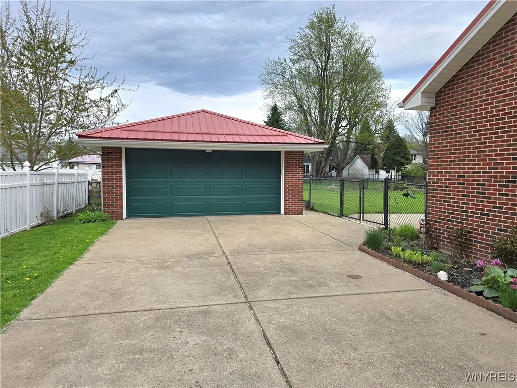 117 Willowdale Drive, West Seneca, New York 14224, West Seneca, New York 14224, 3 Bedrooms Bedrooms, 5 Rooms Rooms,2 BathroomsBathrooms,Residential,Closed,117 Willowdale Drive, West Seneca, New York 14224,0,B1603650