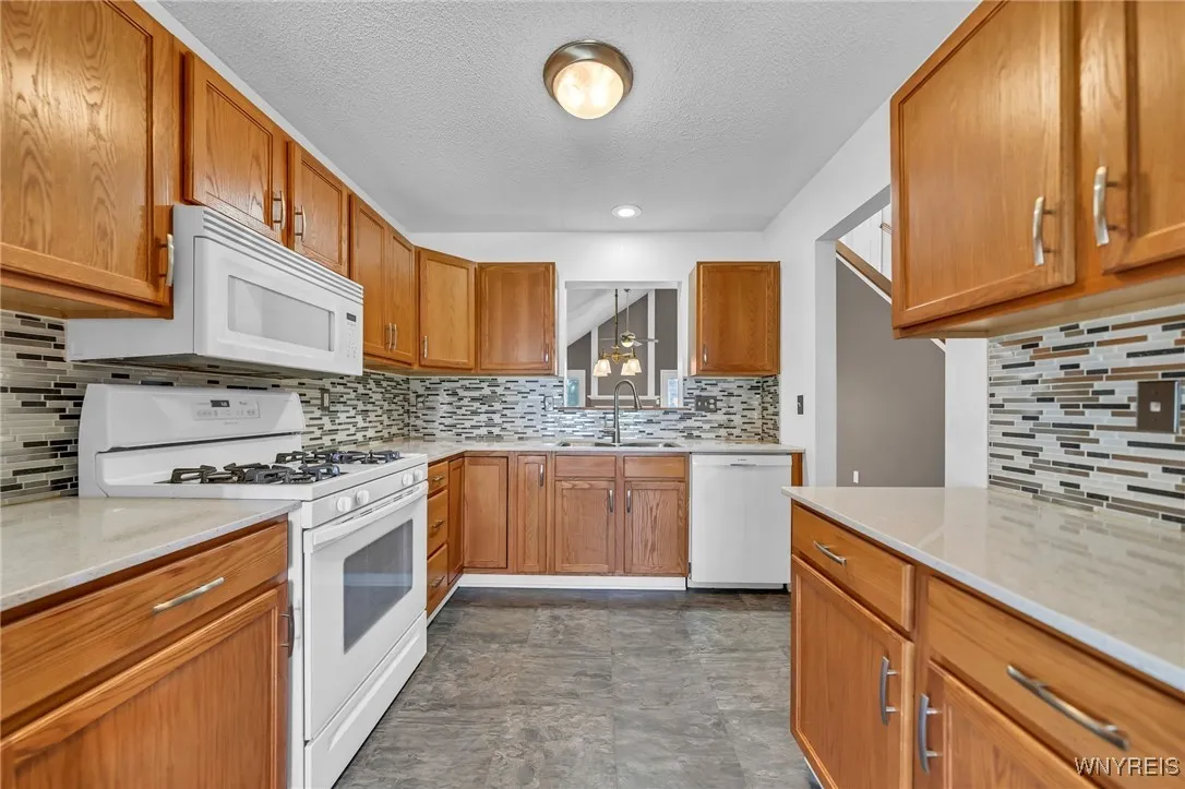48 Rushford Hollow Drive, Cheektowaga, New York 14, Cheektowaga, New York 14227, 2 Bedrooms Bedrooms, 7 Rooms Rooms,2 BathroomsBathrooms,Residential,Closed,48 Rushford Hollow Drive, Cheektowaga, New York 14,0,B1604167