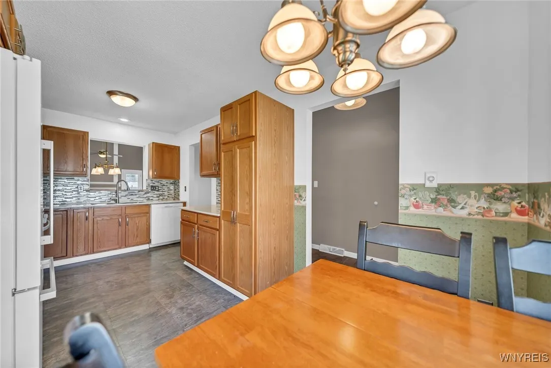 48 Rushford Hollow Drive, Cheektowaga, New York 14, Cheektowaga, New York 14227, 2 Bedrooms Bedrooms, 7 Rooms Rooms,2 BathroomsBathrooms,Residential,Closed,48 Rushford Hollow Drive, Cheektowaga, New York 14,0,B1604167