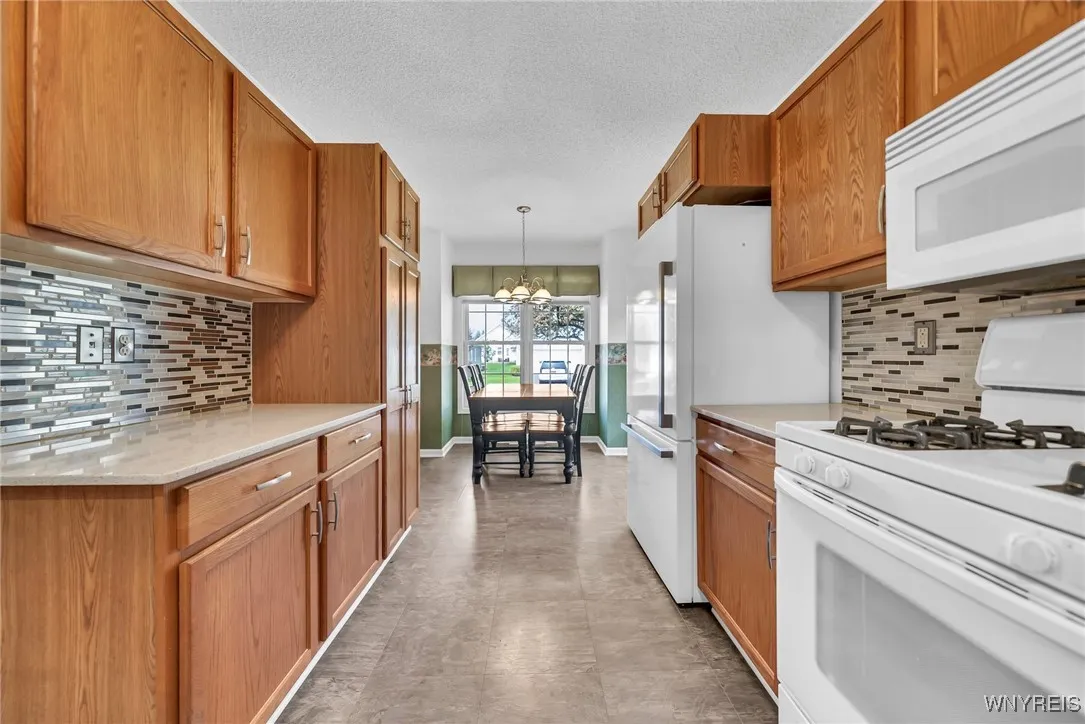 48 Rushford Hollow Drive, Cheektowaga, New York 14, Cheektowaga, New York 14227, 2 Bedrooms Bedrooms, 7 Rooms Rooms,2 BathroomsBathrooms,Residential,Closed,48 Rushford Hollow Drive, Cheektowaga, New York 14,0,B1604167