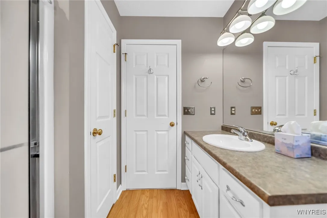 48 Rushford Hollow Drive, Cheektowaga, New York 14, Cheektowaga, New York 14227, 2 Bedrooms Bedrooms, 7 Rooms Rooms,2 BathroomsBathrooms,Residential,Closed,48 Rushford Hollow Drive, Cheektowaga, New York 14,0,B1604167