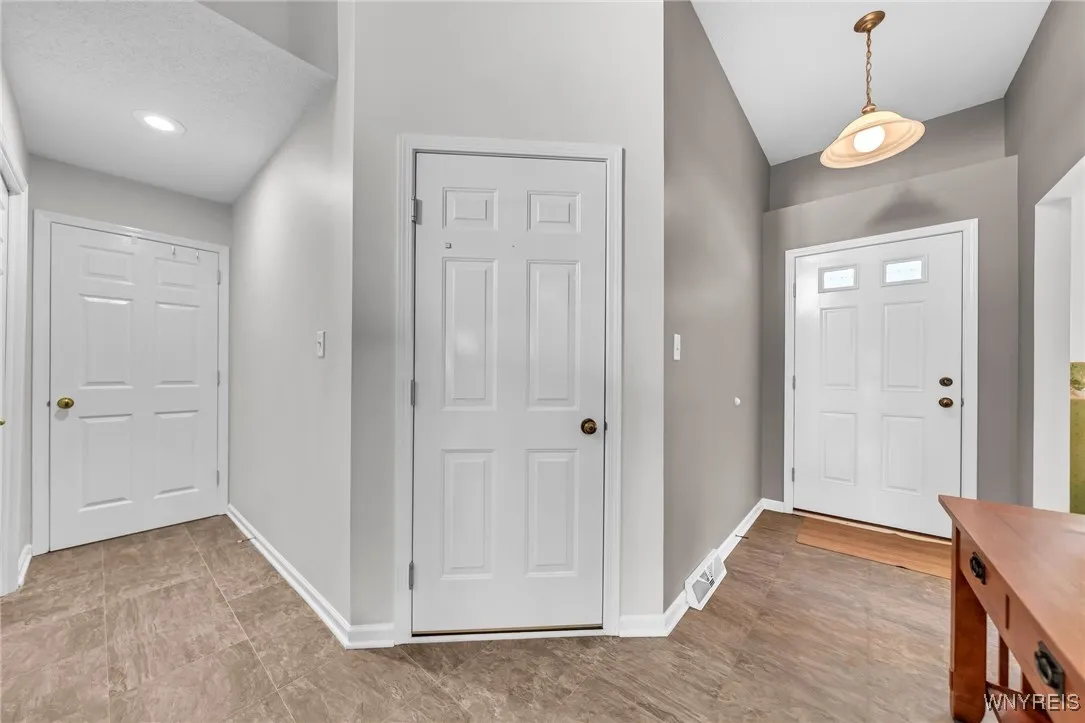 48 Rushford Hollow Drive, Cheektowaga, New York 14, Cheektowaga, New York 14227, 2 Bedrooms Bedrooms, 7 Rooms Rooms,2 BathroomsBathrooms,Residential,Closed,48 Rushford Hollow Drive, Cheektowaga, New York 14,0,B1604167