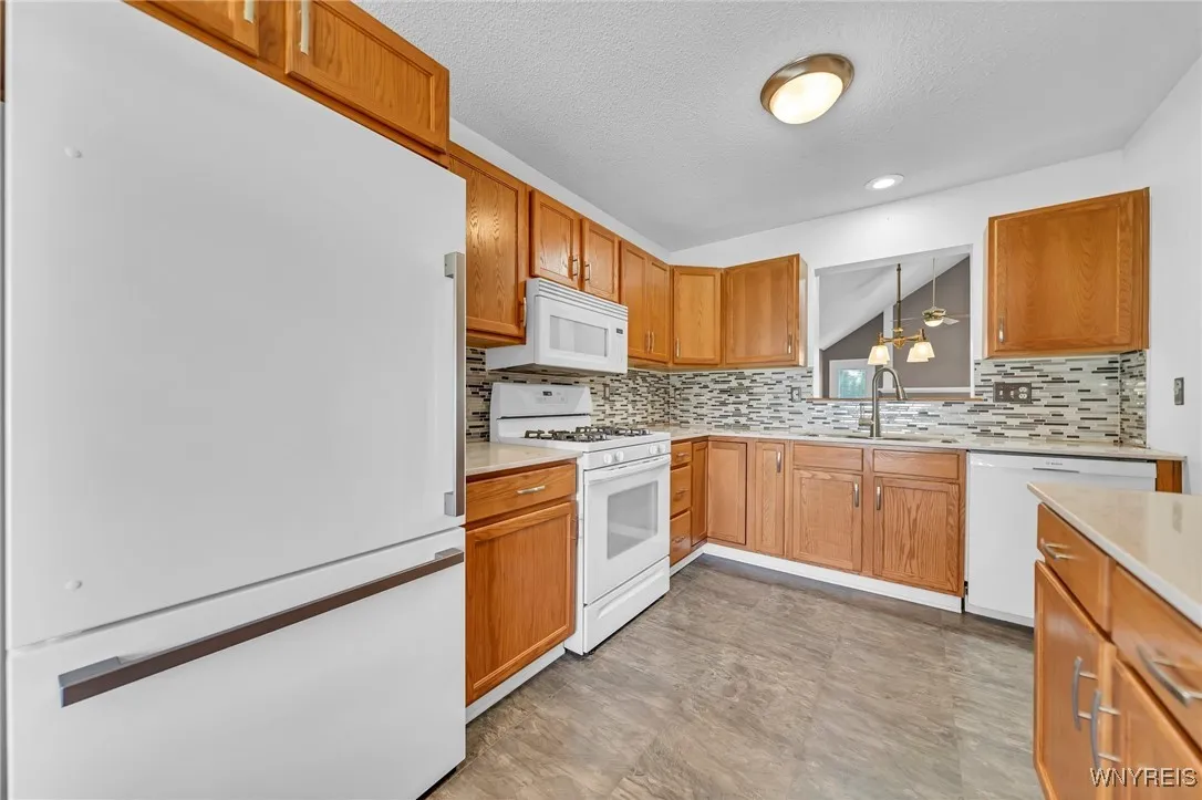 48 Rushford Hollow Drive, Cheektowaga, New York 14, Cheektowaga, New York 14227, 2 Bedrooms Bedrooms, 7 Rooms Rooms,2 BathroomsBathrooms,Residential,Closed,48 Rushford Hollow Drive, Cheektowaga, New York 14,0,B1604167