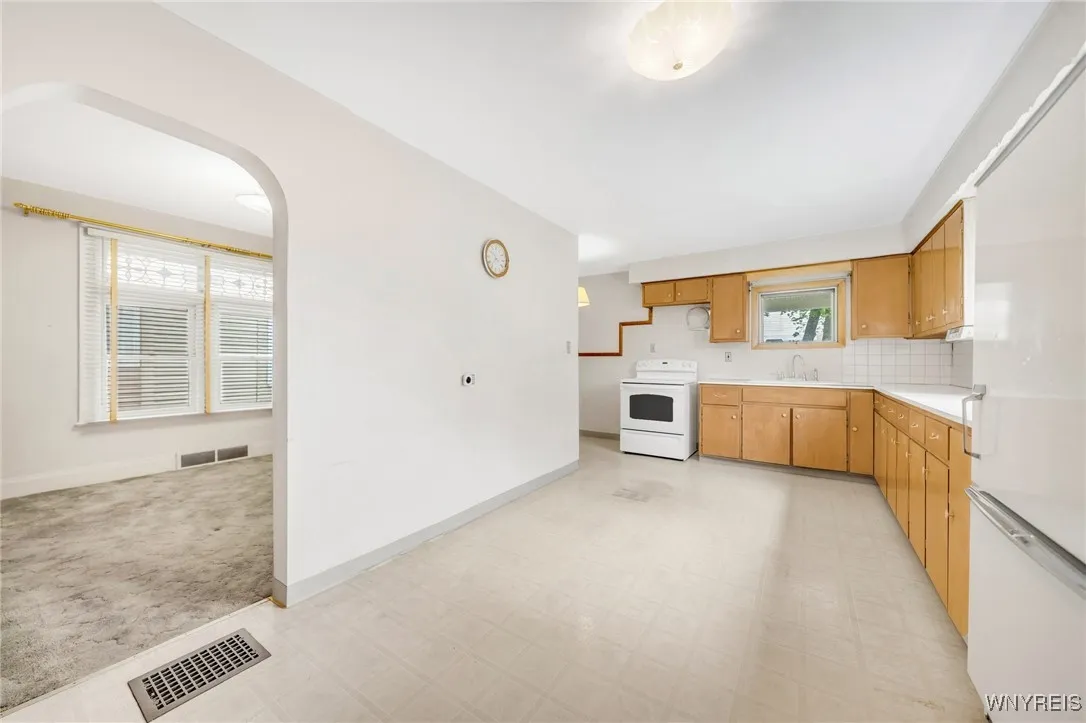178 Lockwood Avenue, Buffalo, New York 14220, Buffalo, New York 14220, 4 Bedrooms Bedrooms, 7 Rooms Rooms,1 BathroomBathrooms,Residential,Closed,178 Lockwood Avenue, Buffalo, New York 14220,B1604716