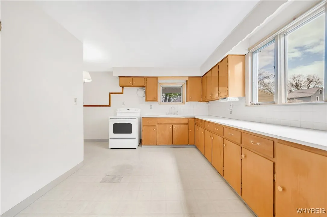 178 Lockwood Avenue, Buffalo, New York 14220, Buffalo, New York 14220, 4 Bedrooms Bedrooms, 7 Rooms Rooms,1 BathroomBathrooms,Residential,Closed,178 Lockwood Avenue, Buffalo, New York 14220,B1604716