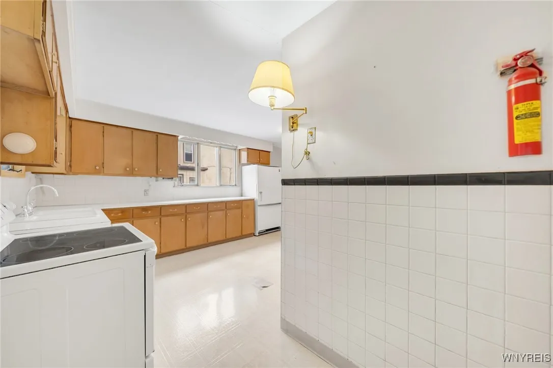 178 Lockwood Avenue, Buffalo, New York 14220, Buffalo, New York 14220, 4 Bedrooms Bedrooms, 7 Rooms Rooms,1 BathroomBathrooms,Residential,Closed,178 Lockwood Avenue, Buffalo, New York 14220,B1604716