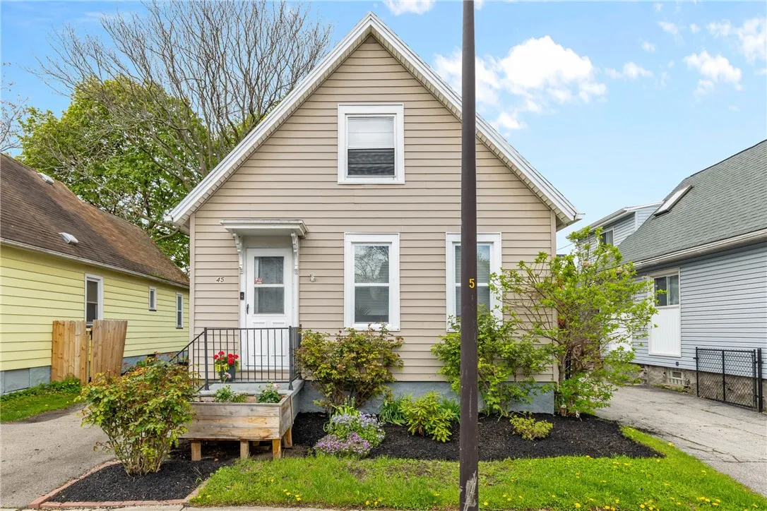 45 Bloomfield Place, Rochester, New York 14620, Rochester, New York 14620, 2 Bedrooms Bedrooms, 6 Rooms Rooms,2 BathroomsBathrooms,Residential,Closed,45 Bloomfield Place, Rochester, New York 14620,0,R1604583
