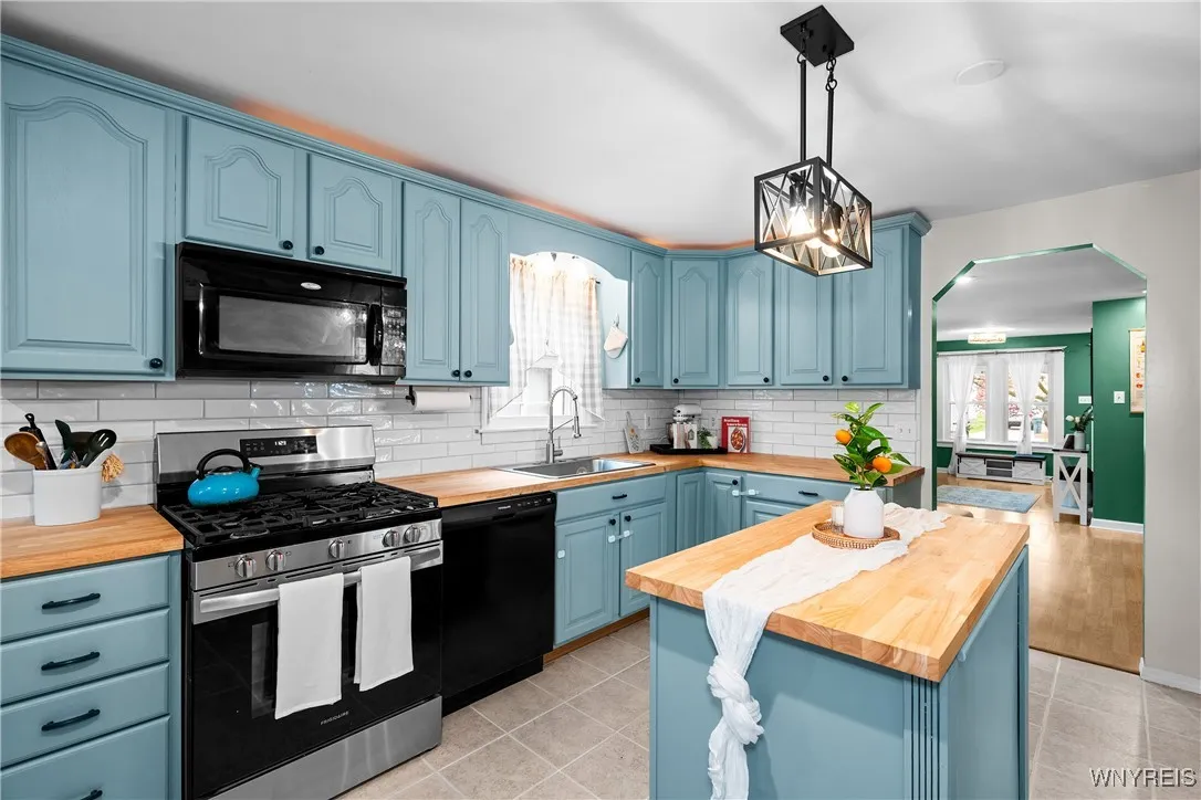 71 Klaum Avenue, North Tonawanda, New York 14120, North Tonawanda, New York 14120, 4 Bedrooms Bedrooms, 10 Rooms Rooms,2 BathroomsBathrooms,Residential,Closed,71 Klaum Avenue, North Tonawanda, New York 14120,0,B1604574