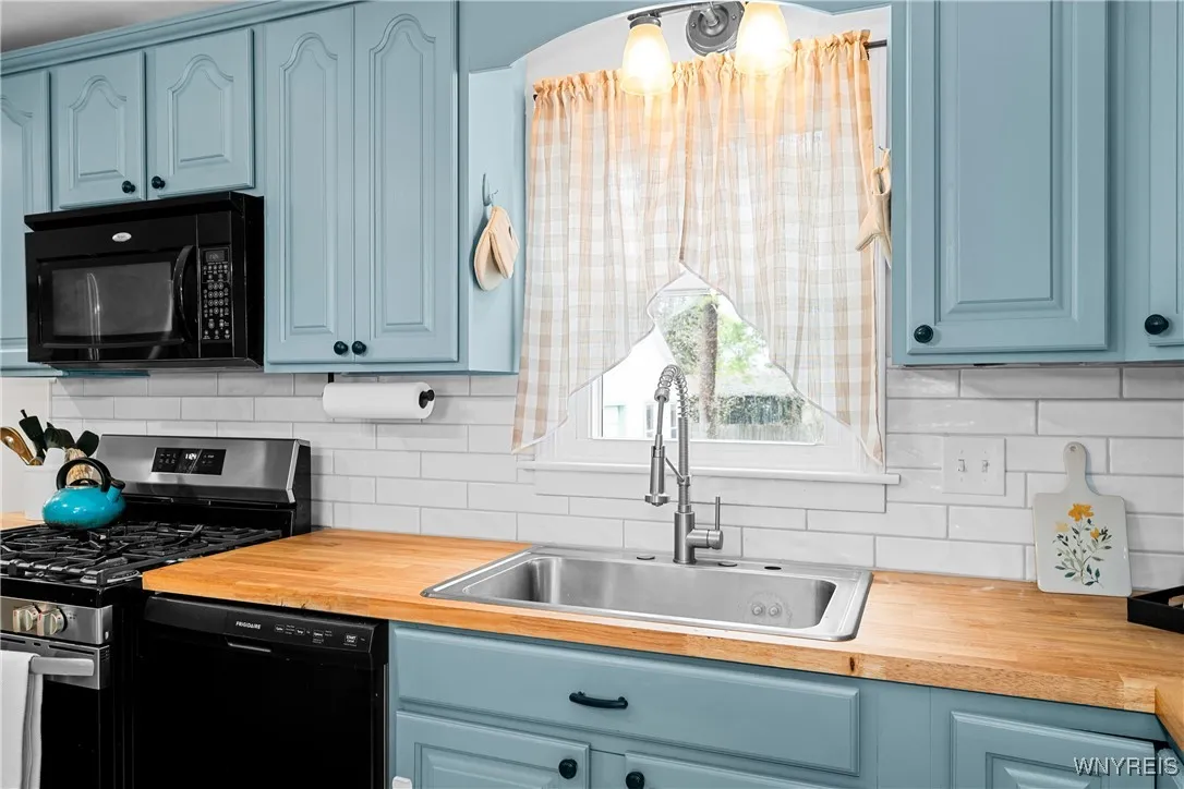 71 Klaum Avenue, North Tonawanda, New York 14120, North Tonawanda, New York 14120, 4 Bedrooms Bedrooms, 10 Rooms Rooms,2 BathroomsBathrooms,Residential,Closed,71 Klaum Avenue, North Tonawanda, New York 14120,0,B1604574