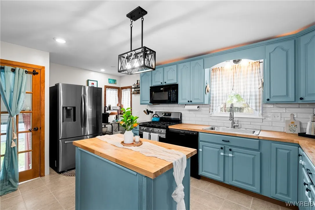 71 Klaum Avenue, North Tonawanda, New York 14120, North Tonawanda, New York 14120, 4 Bedrooms Bedrooms, 10 Rooms Rooms,2 BathroomsBathrooms,Residential,Closed,71 Klaum Avenue, North Tonawanda, New York 14120,0,B1604574