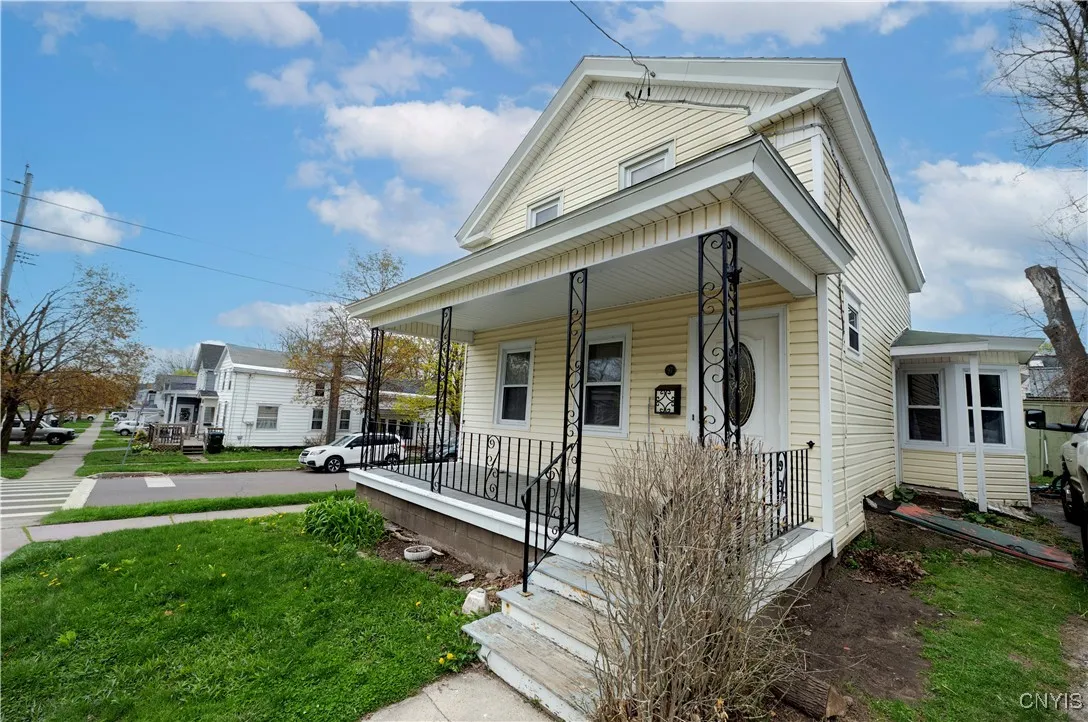 97 West Seneca Street, Oswego-city, New York 13126, Oswego, New York 13126, 3 Bedrooms Bedrooms, 6 Rooms Rooms,1 BathroomBathrooms,Residential,Closed,97 West Seneca Street, Oswego-city, New York 13126,0,S1601475