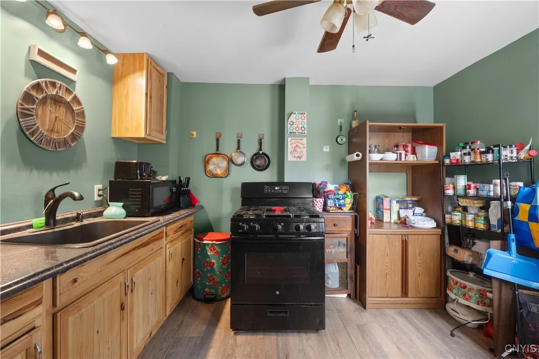 97 West Seneca Street, Oswego-city, New York 13126, Oswego, New York 13126, 3 Bedrooms Bedrooms, 6 Rooms Rooms,1 BathroomBathrooms,Residential,Closed,97 West Seneca Street, Oswego-city, New York 13126,0,S1601475