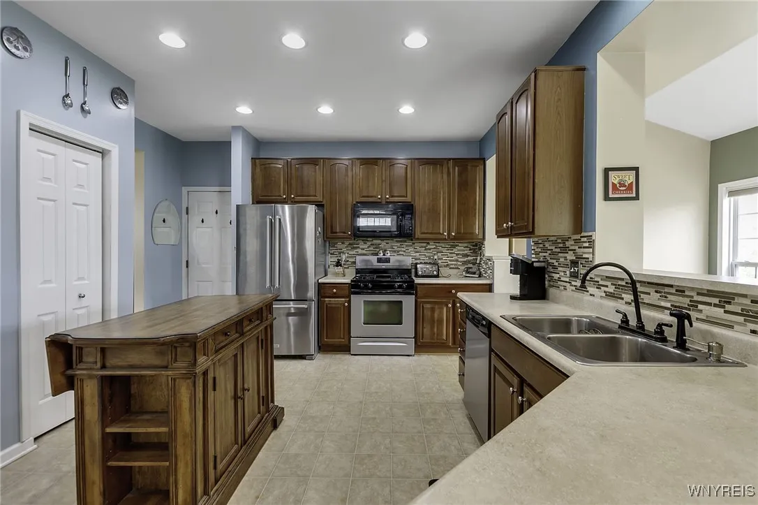 2233 Fox Chase Road, Hamburg, New York 14085, Hamburg, New York 14085, 4 Bedrooms Bedrooms, 9 Rooms Rooms,2 BathroomsBathrooms,Residential,Closed,2233 Fox Chase Road, Hamburg, New York 14085,0,B1603056