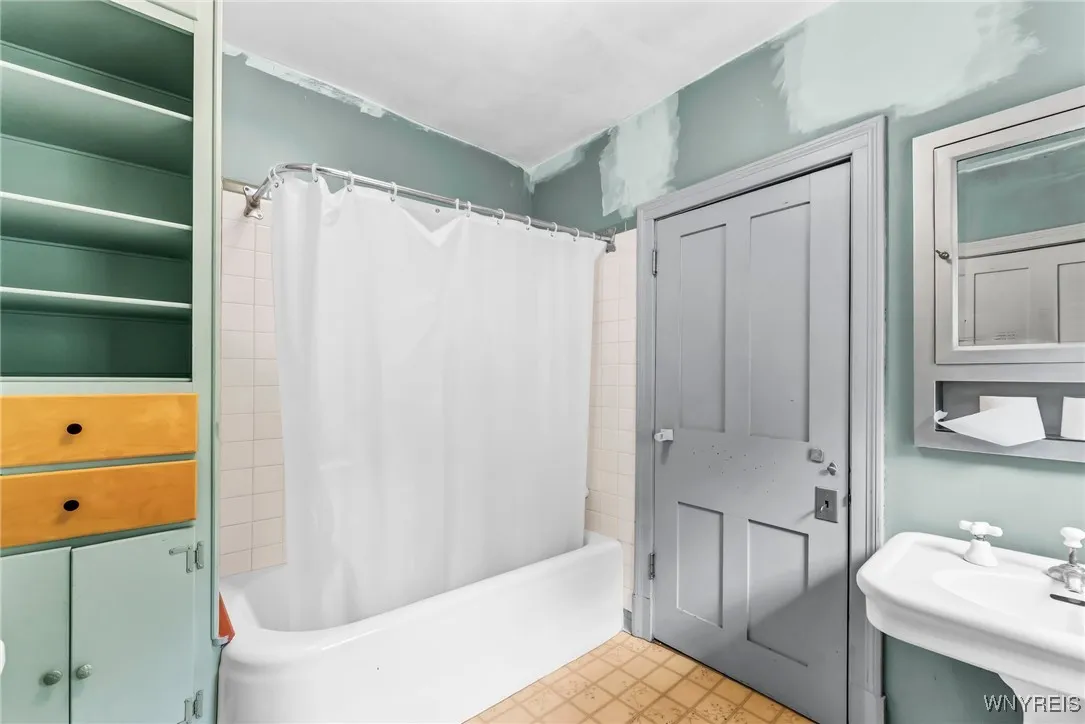 11919 Versailles Silver Crk Road, Perrysburg, New, Perrysburg, New York 14129, 5 Bedrooms Bedrooms, 20 Rooms Rooms,3 BathroomsBathrooms,Residential,Closed,11919 Versailles Silver Crk Road, Perrysburg, New ,0,B1605071