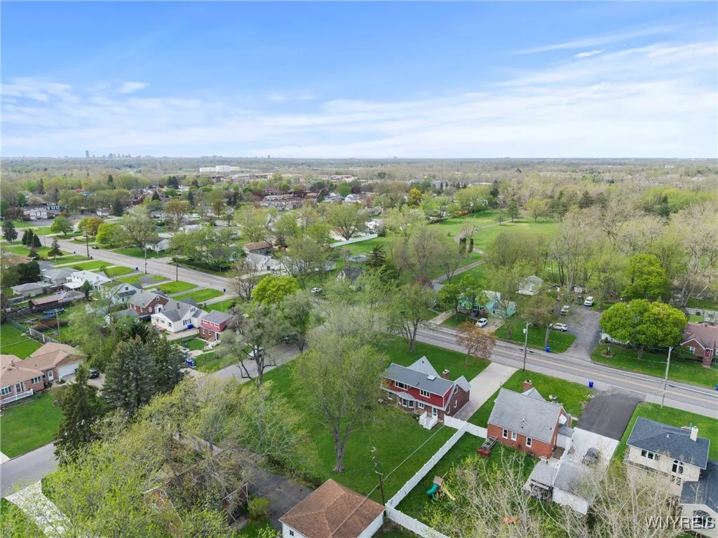 647 Center Road, West Seneca, New York 14224, West Seneca, New York 14224, 4 Bedrooms Bedrooms, 8 Rooms Rooms,2 BathroomsBathrooms,Residential,Closed,647 Center Road, West Seneca, New York 14224,0,B1605131