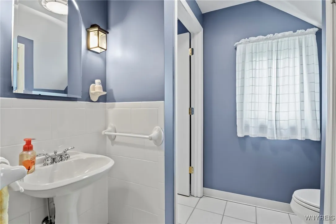 647 Center Road, West Seneca, New York 14224, West Seneca, New York 14224, 4 Bedrooms Bedrooms, 8 Rooms Rooms,2 BathroomsBathrooms,Residential,Closed,647 Center Road, West Seneca, New York 14224,0,B1605131