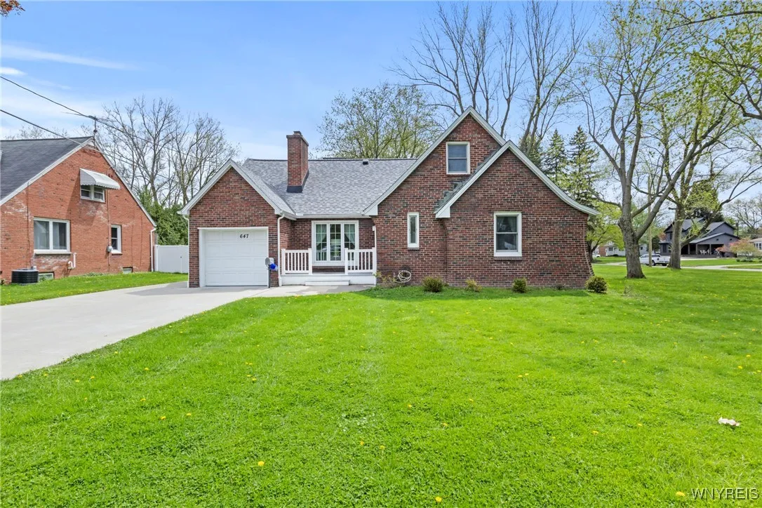 647 Center Road, West Seneca, New York 14224, West Seneca, New York 14224, 4 Bedrooms Bedrooms, 8 Rooms Rooms,2 BathroomsBathrooms,Residential,Closed,647 Center Road, West Seneca, New York 14224,0,B1605131