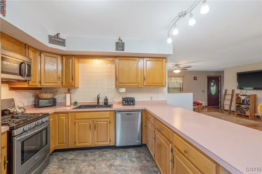 955 Middle Road, Scriba, New York 13126, Scriba, New York 13126, 3 Bedrooms Bedrooms, 6 Rooms Rooms,2 BathroomsBathrooms,Residential,Closed,955 Middle Road, Scriba, New York 13126,0,S1605058