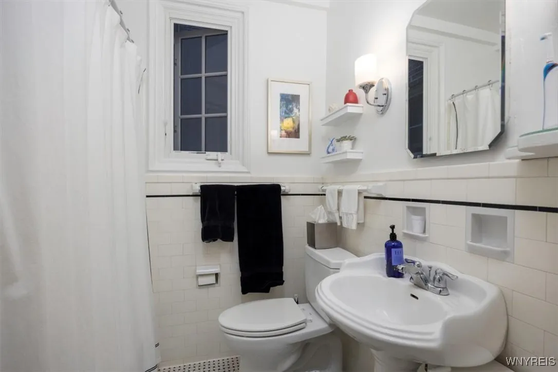 83 Bryant Street 1a, Buffalo, New York 14209, Buffalo, New York 14209, 2 Bedrooms Bedrooms, 5 Rooms Rooms,1 BathroomBathrooms,Residential,Closed,83 Bryant Street 1a, Buffalo, New York 14209,0,B1605477