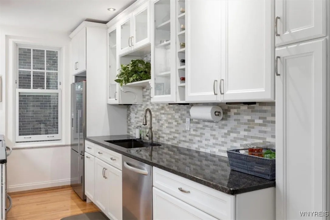 83 Bryant Street 1a, Buffalo, New York 14209, Buffalo, New York 14209, 2 Bedrooms Bedrooms, 5 Rooms Rooms,1 BathroomBathrooms,Residential,Closed,83 Bryant Street 1a, Buffalo, New York 14209,0,B1605477