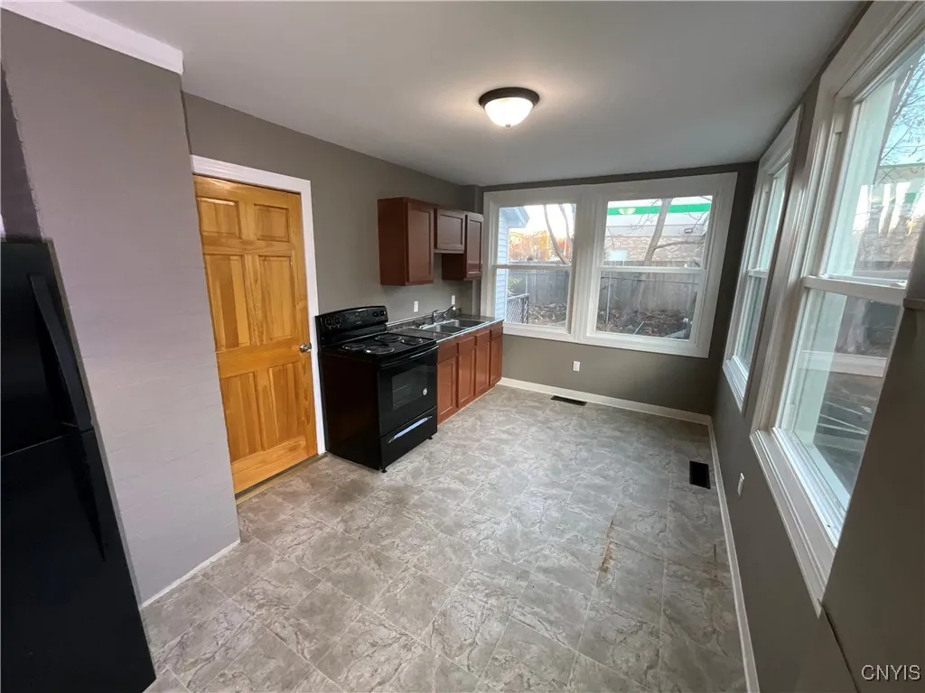 812 State Street, Watertown-city, New York 13601, Watertown City, New York 13601, 6 Bedrooms Bedrooms, ,2 BathroomsBathrooms,Residential,Closed,812 State Street, Watertown-city, New York 13601,0,S1605530