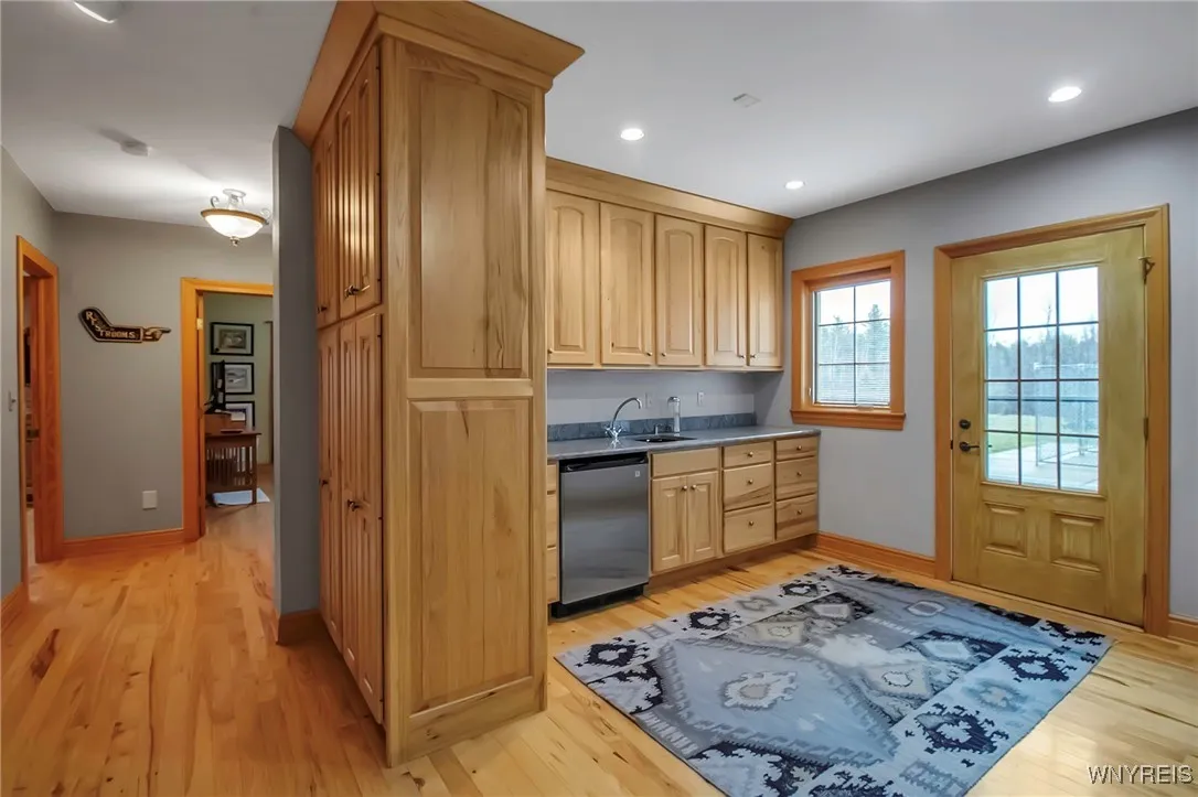 100 May Drive, Elma, New York 14059, Elma, New York 14059, 3 Bedrooms Bedrooms, 7 Rooms Rooms,3 BathroomsBathrooms,Residential,Closed,100 May Drive, Elma, New York 14059,0,B1605242