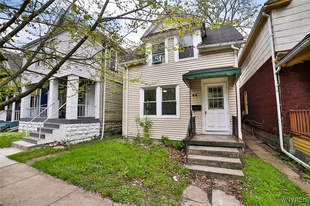 44 Custer Street, Buffalo, New York 14214, Buffalo, New York 14214, 4 Bedrooms Bedrooms, 4 Rooms Rooms,1 BathroomBathrooms,Residential,Closed,44 Custer Street, Buffalo, New York 14214,0,B1604217