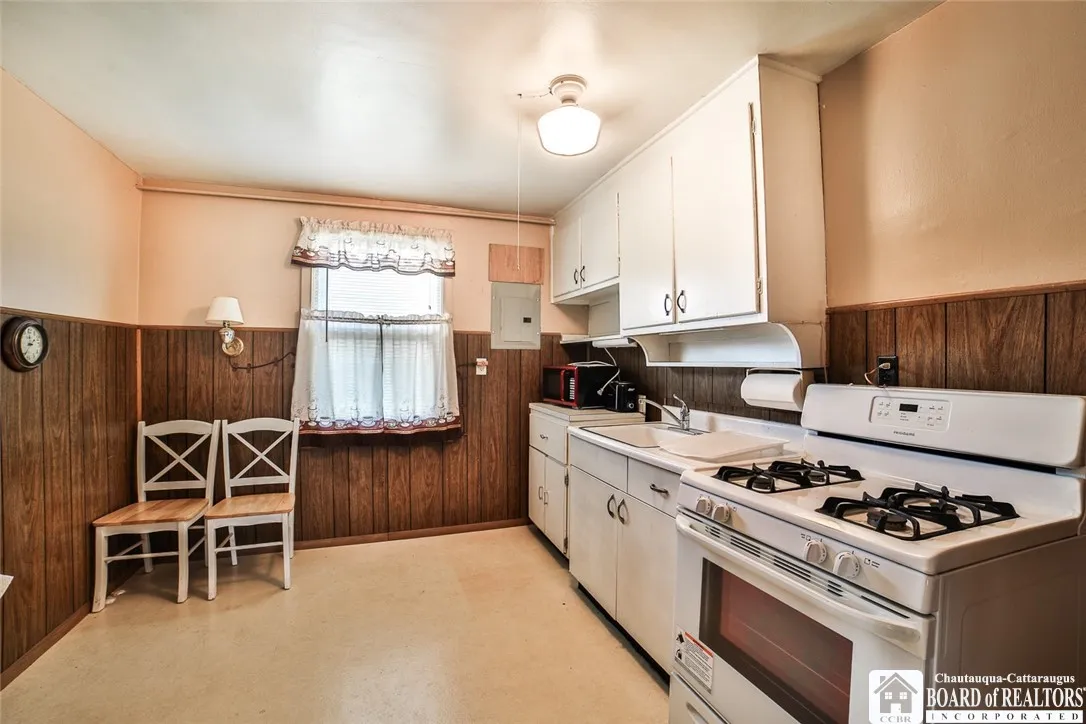 6 Balzac Court 2, Tonawanda-town, New York 14150, Tonawanda, New York 14150, 4 Bedrooms Bedrooms, ,2 BathroomsBathrooms,Residential,For Sale,6 Balzac Court 2, Tonawanda-town, New York 14150,0,R1605527